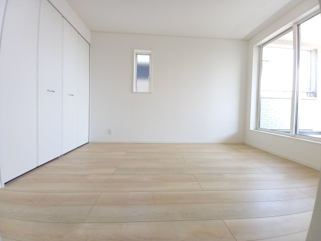 【佐糠町第8　全5棟／1号棟】　新築建売住宅　※期間限定キャンペーン開催♪※の洋室|同施工　■□■居室の写真です■□■　
木の温もりがナチュラルでくつろげる空間ですね。