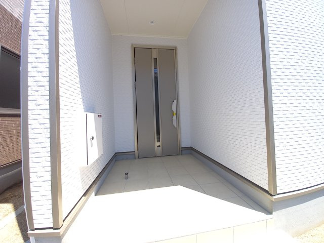 【佐糠町第8　全5棟／1号棟】　新築建売住宅　※期間限定キャンペーン開催♪※の玄関|同施工　■□■玄関の写真です■□■　
お洒落な玄関はお客様からも喜んでいただけそうですね！！