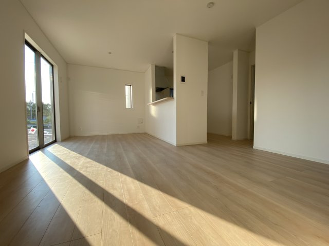 NEW価格変更☆いわき市錦町糠塚　3号棟☆　新築建売住宅　◇◆＼期間限定キャンペーン開催♪／◇◆の居間・リビング|■□■リビングの写真です■□■　家族団らんの時間が増えそうなリビングですね。