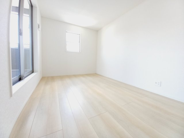 【佐糠町第8　全5棟／4号棟】　新築建売住宅　価格を抑えた新邸！の洋室|同施工　■□■居室の写真です■□■　
木の温もりがナチュラルでくつろげる空間ですね。