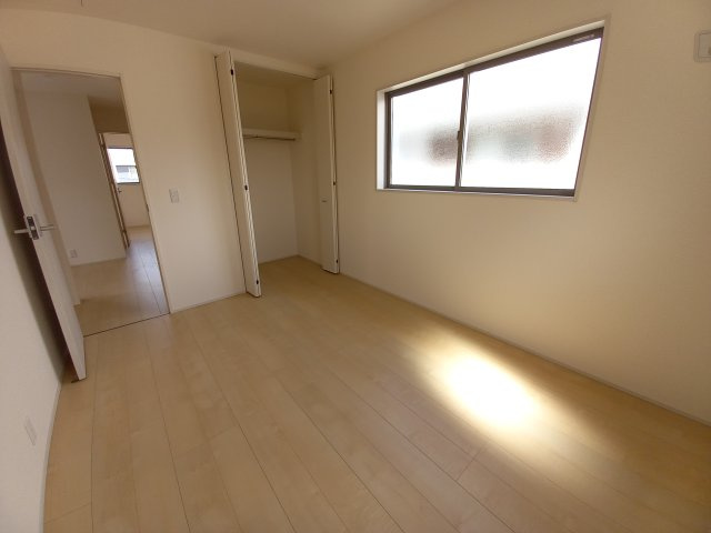 ☆平泉崎第8／1号棟　◇徒歩圏内にスーパー・コンビニ・飲食店など商業施設が充実☆の洋室|◆居室の写真です◆　柔らかい陽光が差し込む明るいお部屋を演出☆　使い勝手の良い間取りなので、ご家族の状況の変化にも耐えられますね。


