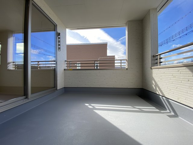 ☆平泉崎第8／1号棟　◇徒歩圏内にスーパー・コンビニ・飲食店など商業施設が充実☆のバルコニー|◆現地写真です◆
休日は家族みんなで夢のマイホーム探しに出かけてみませんか！（＾＾）♪
お問い合わせは不動産プラスまで☆

