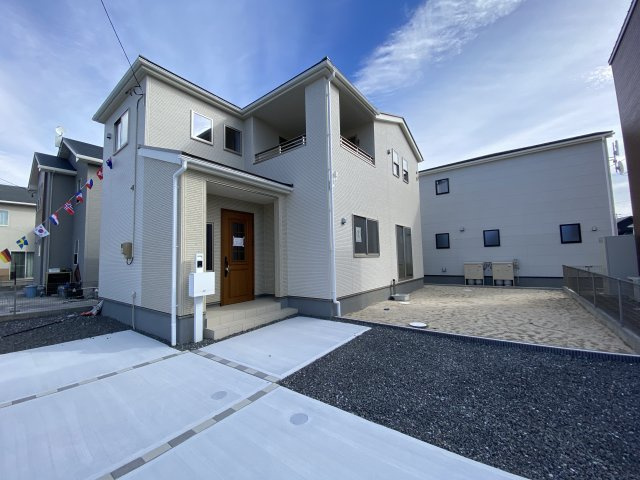 ☆平泉崎第8／1号棟　◇徒歩圏内にスーパー・コンビニ・飲食店など商業施設が充実☆の前面道路含む現地写真|◆外観の写真です◆　
＼楽しみが広がる憧れのマイホーム (^^♪／
子供部屋や主寝室などお部屋の使い分けができ、ファミリー層が暮らしやすい4LDKです！

