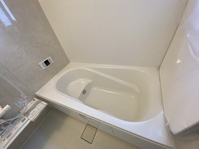 ☆平泉崎第8／1号棟　◇徒歩圏内にスーパー・コンビニ・飲食店など商業施設が充実☆の浴室|◆ユニットバスの写真です◆　毎日の疲れを癒す広々とした浴室は、足を伸ばしてゆっくりとくつろげます♪　好きな音楽を聴いたり、動画を見たり、半身浴をして　自分だけの癒し時間が楽しめますね！

