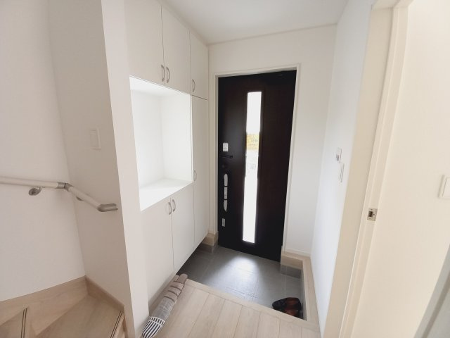 ◆＜期間限定キャンペーン開催♪＞【小名浜住吉　第6】　限定１棟！の玄関|同施工◆玄関の写真です◆
家族の帰りを待ち、訪れる方を優しく迎える。
そんな安らぎに満ちた生活空間にピッタリの玄関ですね♪（＾＾）
