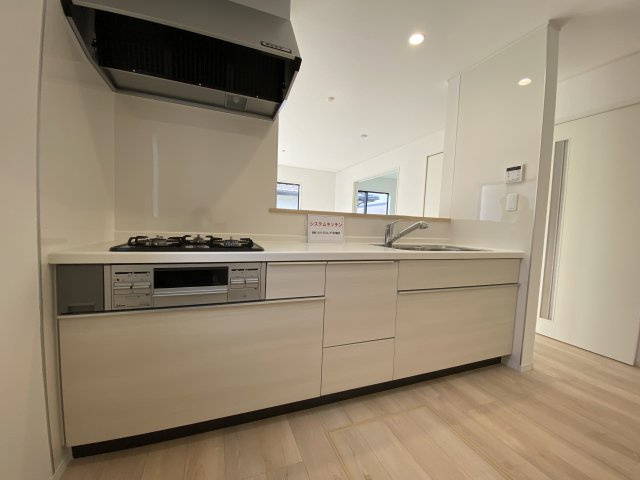 ◆＜期間限定キャンペーン開催♪＞【小名浜住吉　第6】　限定１棟！のキッチン|同施工■□■キッチンの写真です■□■　家族団らんの時間が増えそうなリビングですね。