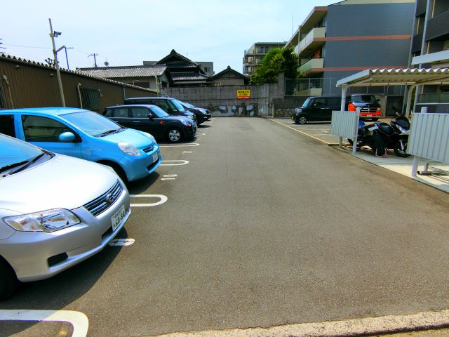 YF宮山台ガーデンの駐車場