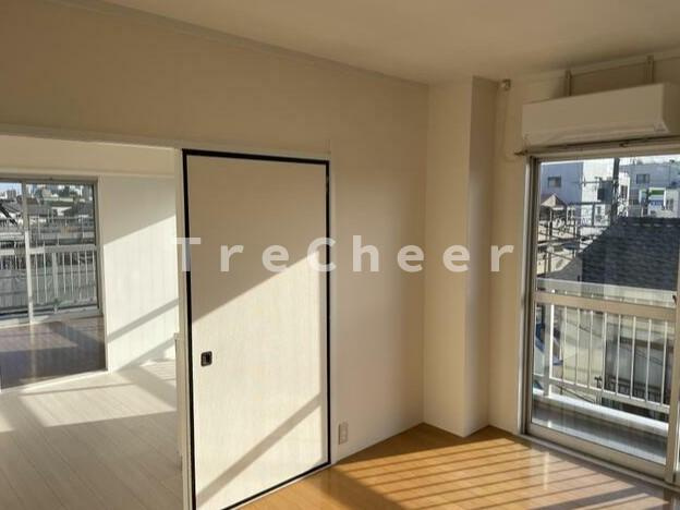 エーワンレジデンスの居間・リビング