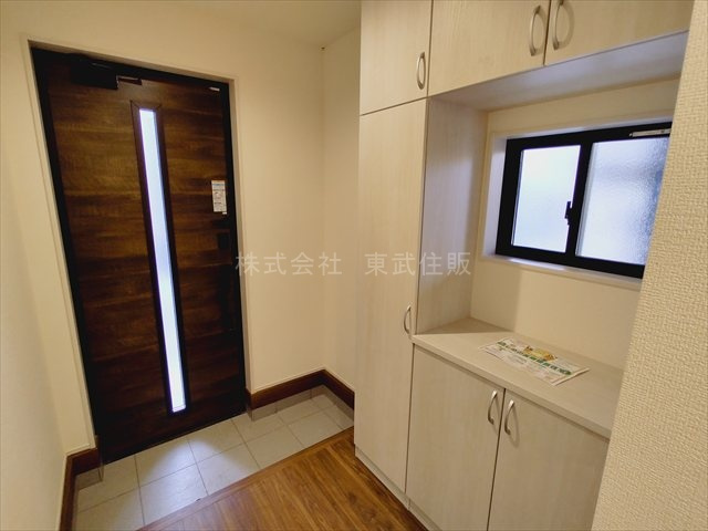 【玄関】 | 富士見市渡戸1丁目　全14棟　10号棟 | 落ち着いた玄関です