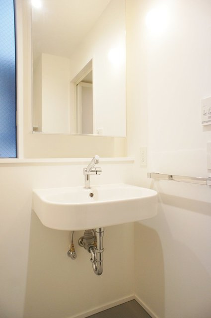 新宿区若松町のアパートの独立洗面台