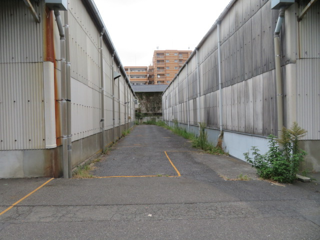東村山市恩多町５丁目の倉庫の周辺
