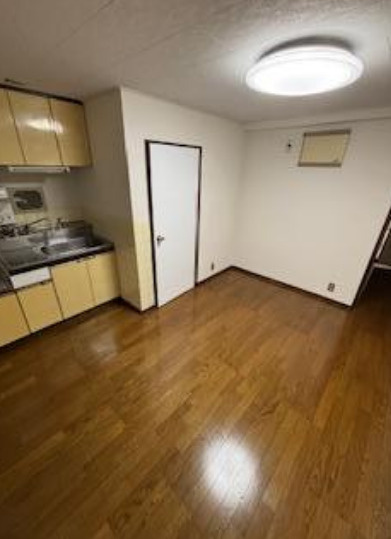 甲南町谷ビルの玄関