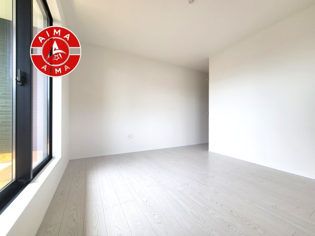 古賀市天神7丁目第5-2棟（1号棟）の寝室|主寝室には収納力に優れたクローゼットがありますので、お部屋もすっきり片付きます。