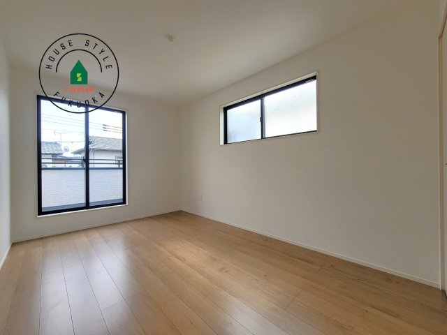 古賀市天神7丁目第5-2棟（1号棟）の内観：施工例|柔らかい陽光が差し込む明るいお部屋を演出する設計。彩光の取れる窓が気持ちの良いお部屋を創り上げます。