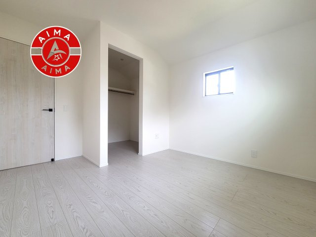 古賀市天神7丁目第5-2棟（1号棟）の子供部屋|柔らかい陽光が差し込む明るいお部屋を演出する設計。彩光の取れる窓が気持ちの良いお部屋を創り上げます。