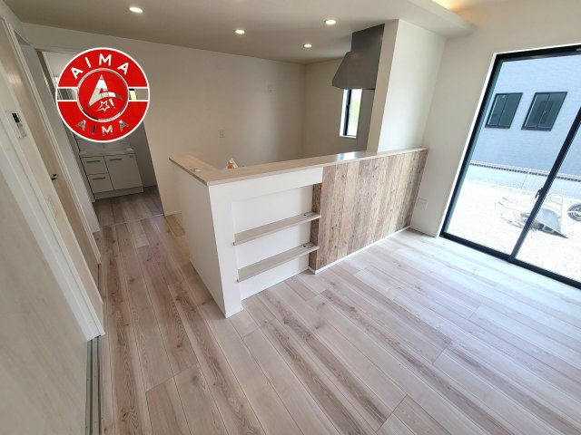 古賀市天神7丁目第5-2棟（1号棟）のダイニング|キッチンから立ち込める香りが今日の料理を期待させます。