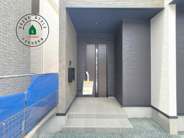 古賀市天神7丁目第5-2棟（1号棟）の外観：施工例|おでかけの時も帰った時も、「我が家」を最初に感じでもらえる素敵な空間に。