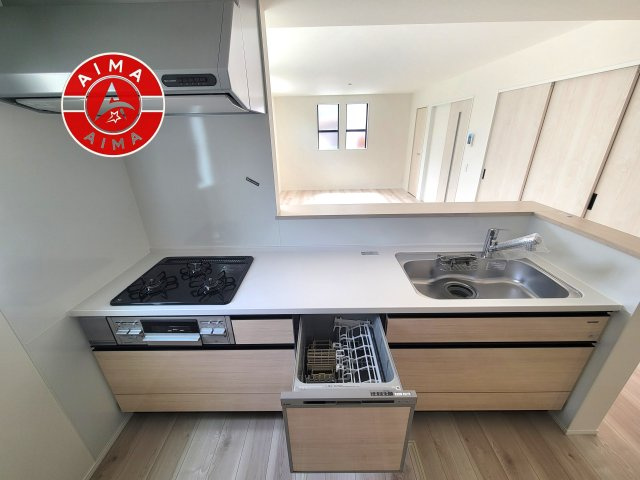 古賀市天神7丁目第5-2棟（1号棟）のキッチン|キッチン。グリル・食器洗い乾燥機・浄水器も完備。