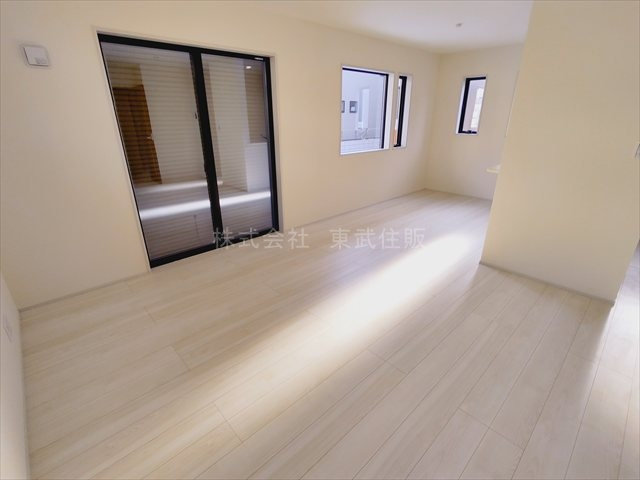 【居間・リビング】 | 富士見市渡戸1丁目　全14棟　11号棟 | おしゃれなリビングです