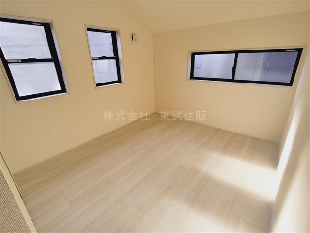 【洋室】 | 富士見市渡戸1丁目　全14棟　11号棟 | 洋室5.33帖北西側、明るい洋室です