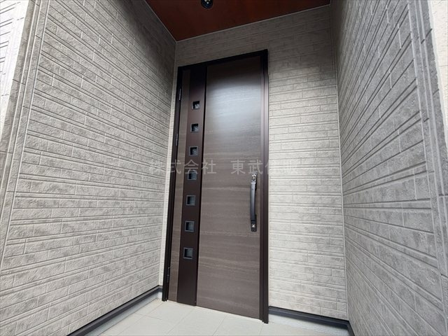 【構造・工法・仕様】 | 富士見市渡戸1丁目　全14棟　11号棟 | 明るい玄関です