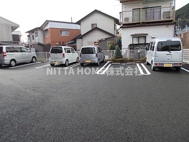 プラティークの駐車場|駐車場の空き状況もご確認下さい。