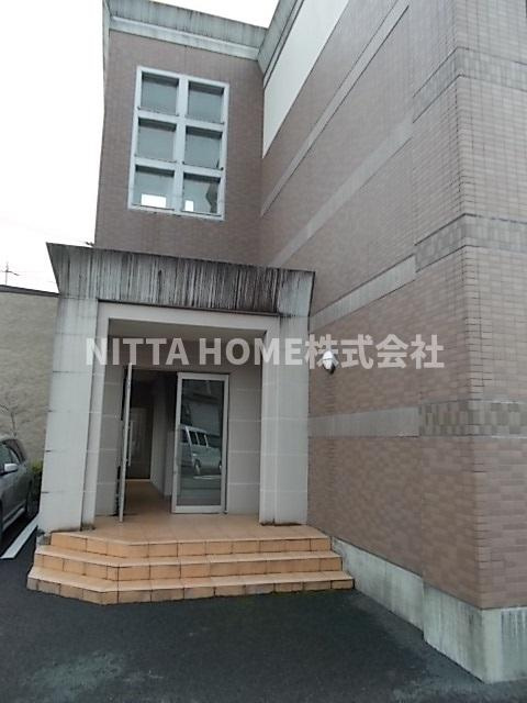 プラティークのエントランス|防犯カメラ設置物件です◆