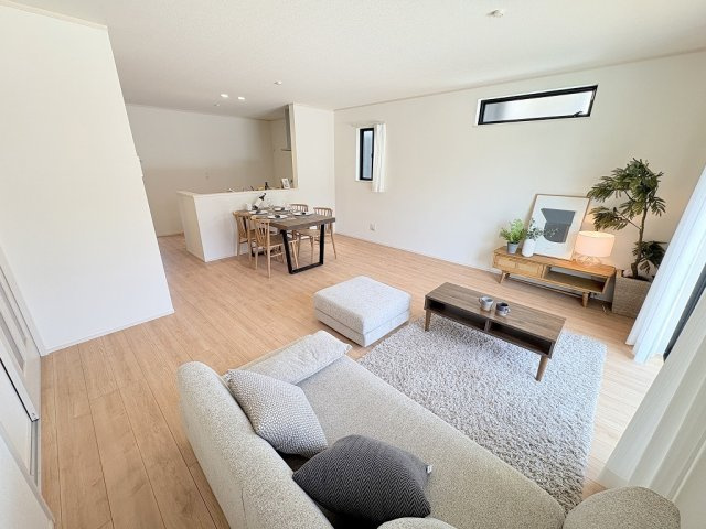 三郷市戸ケ崎5丁目　新築戸建　全10棟　A号棟の居間・リビング|同施工会社の参考写真になります。