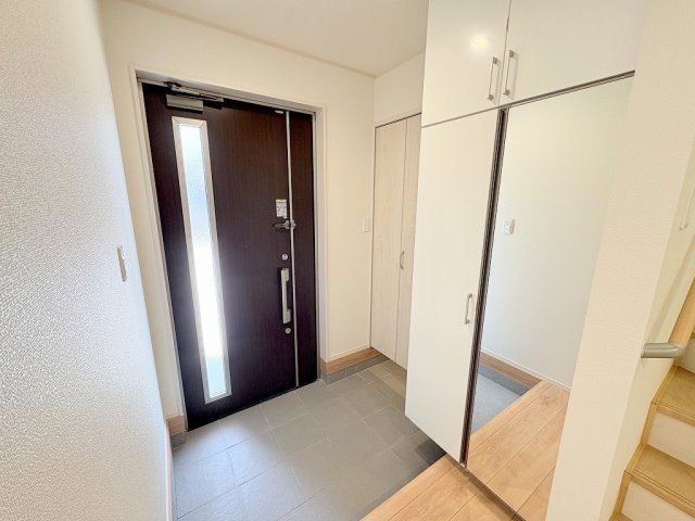 三郷市戸ケ崎5丁目　新築戸建　全10棟　A号棟の玄関|同施工会社の参考写真になります。