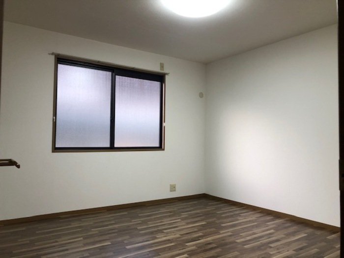 ハイカムール西本の洋室