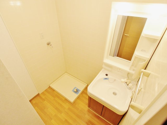 ハイカムール西本の洗面所