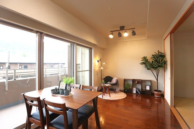 【居間・リビング】 | メゾンドール瓢箪山　上四条小学校区　近鉄瓢箪山駅