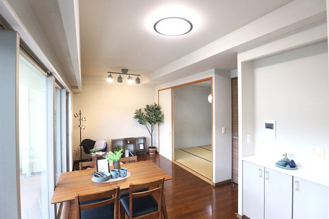 【居間・リビング】 | メゾンドール瓢箪山　上四条小学校区　近鉄瓢箪山駅