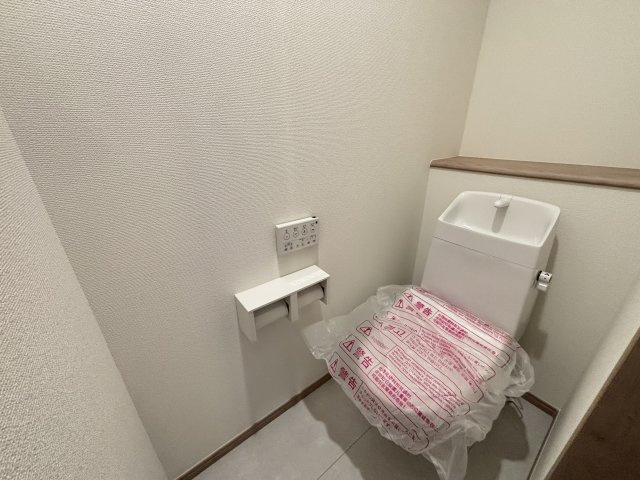 守山区川村町｜名古屋市の戸建ならホームアップのトイレ|2か所にトイレを完備。混み合う朝や来客時も安心の設計！