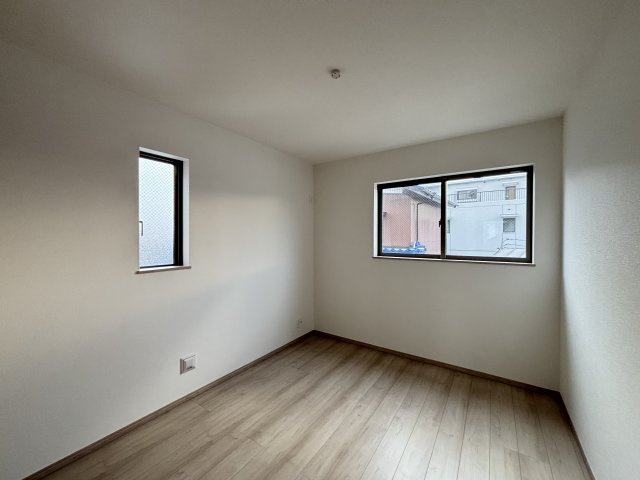 守山区川村町｜名古屋市の戸建ならホームアップの洋室|２面採光の日当りの良い洋室