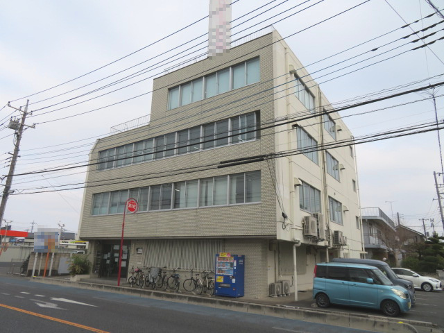 越谷市瓦曽根２丁目のビルの外観