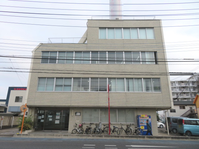 越谷市瓦曽根２丁目のビル