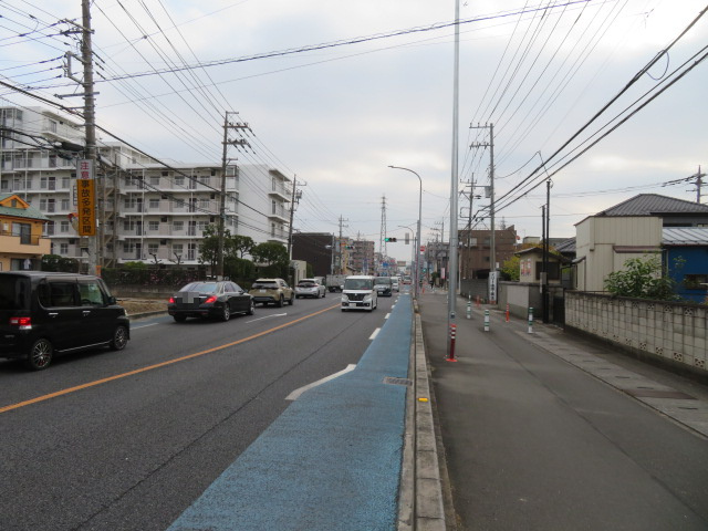 越谷市瓦曽根２丁目のビル