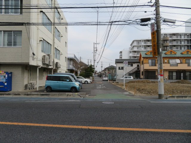 越谷市瓦曽根２丁目のビル