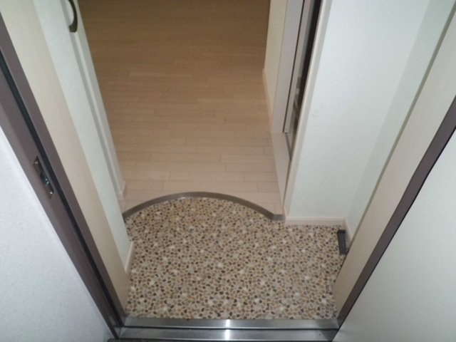 クラウンシティ本山の玄関