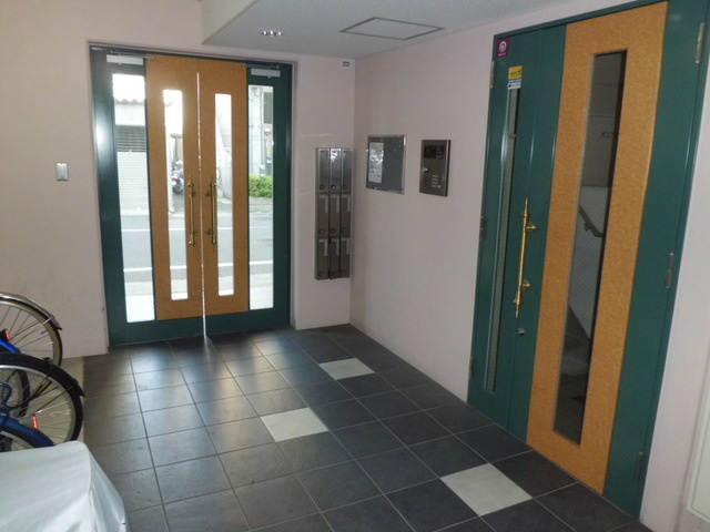 クラウンシティ本山のエントランス