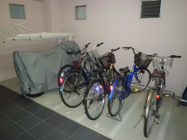 クラウンシティ本山の駐車場