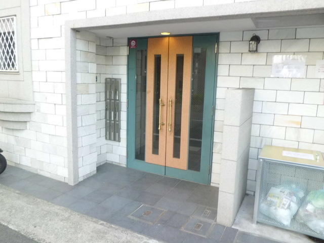 クラウンシティ本山のエントランス