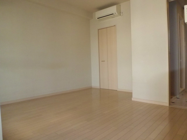 クラウンシティ本山の居間・リビング