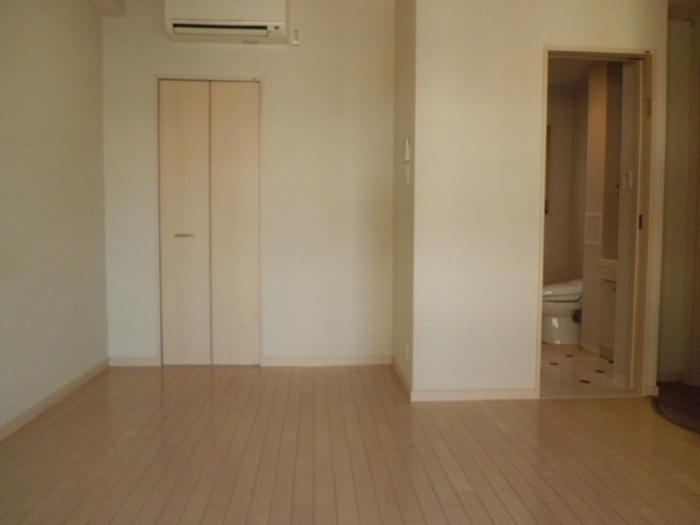 クラウンシティ本山の居間・リビング