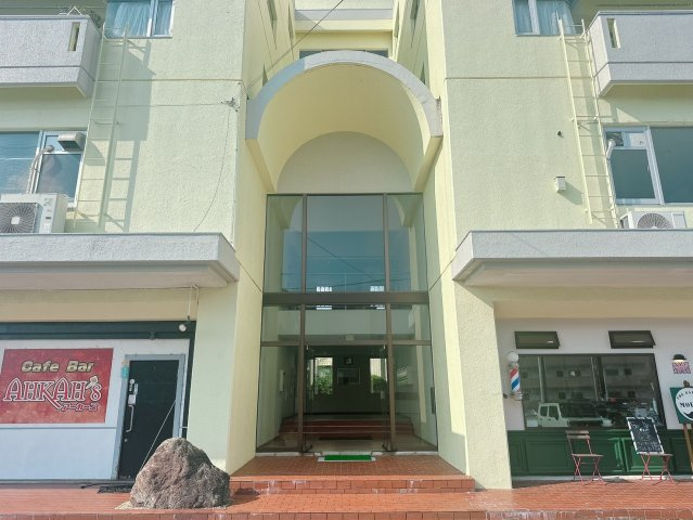 土橋町 サンシャイン八城のエントランス