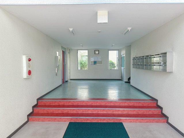 土橋町 サンシャイン八城のエントランス