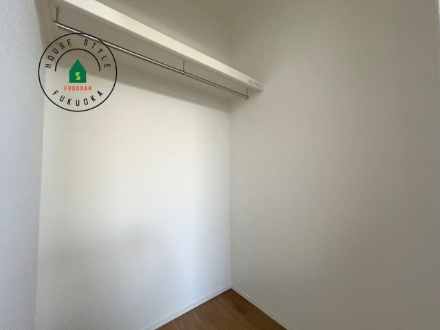 古賀市天神7丁目第5-2棟（2号棟）の内観：施工例|洋服や大きな荷物が多い方や人数の多いご家族などは、一般的なクローゼットよりもウォークインクローゼットのほうが使い勝手が良いです。