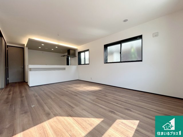 堺市南区茶山台　新築一戸建ての前面道路含む現地写真|周辺は落ち着いた街並みの住宅地！子育てがしやすい住環境です！まだ未完成ですが、現地でしかわからない事もございます。是非一度ご覧ください。