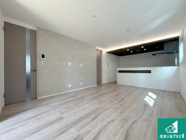 堺市南区茶山台　新築一戸建ての前面道路含む現地写真|周辺は落ち着いた街並みの住宅地！子育てがしやすい住環境です！まだ未完成ですが、現地でしかわからない事もございます。是非一度ご覧ください。